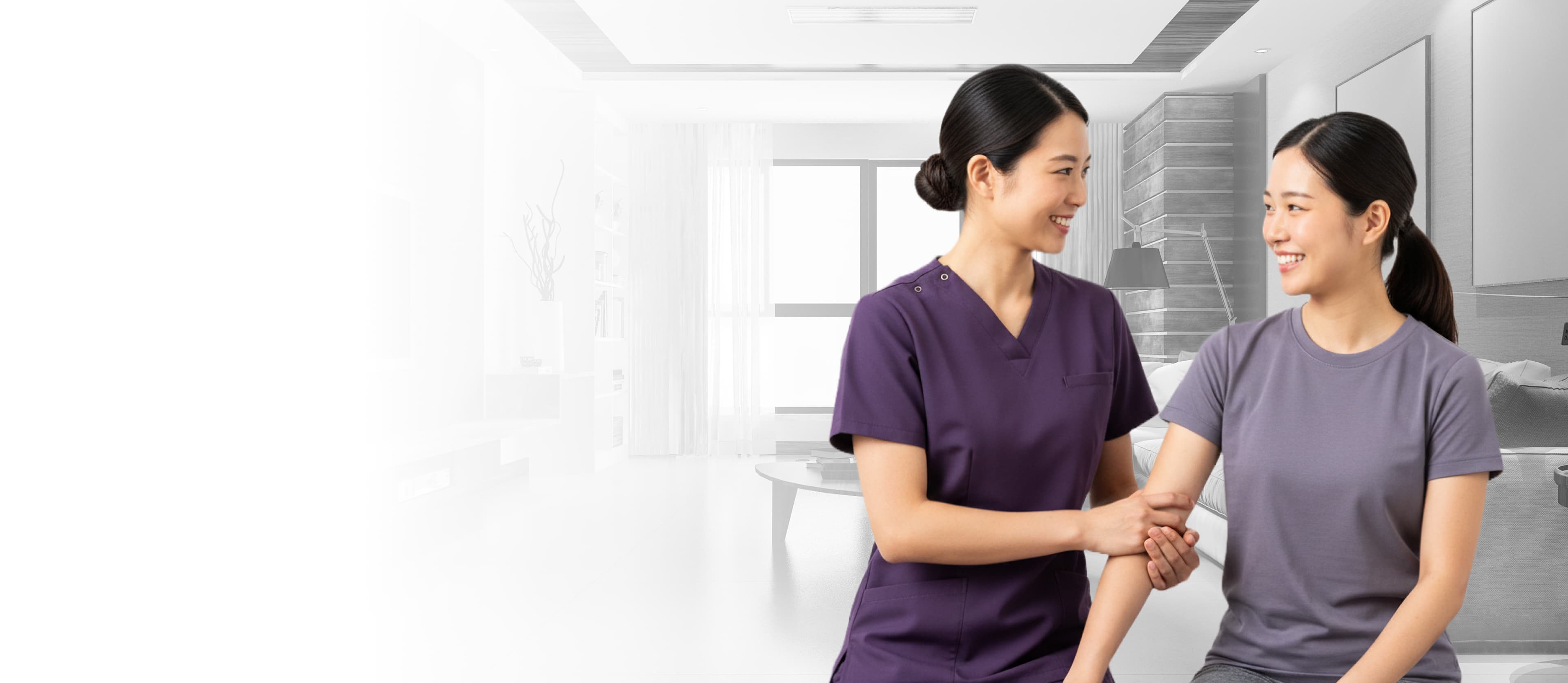 Fisioterapi profesional melayani pasien di rumah